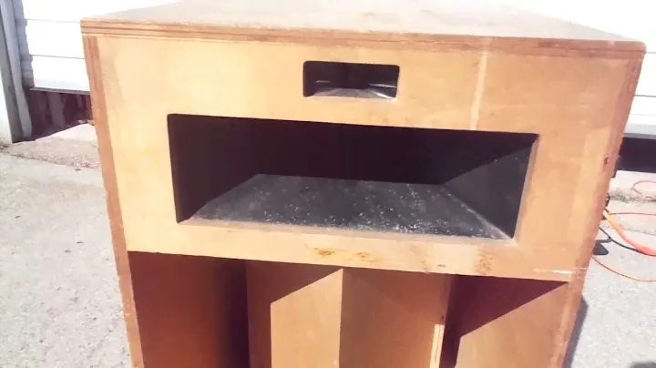 DEMO OF #1 OF 2 VINTAGE KLIPSCH LASCALA SPEAKERS FOR SALE